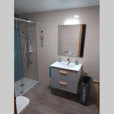 Con Gran Piscina De Temporada A 200 Metros De La Playa Apartman